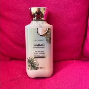 Bath & Body Works Waikiki Beach Coconut Lotion - White and Silver